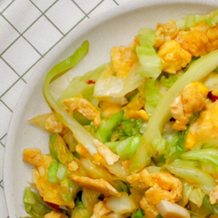 Stir-Fried Cabbage with Egg