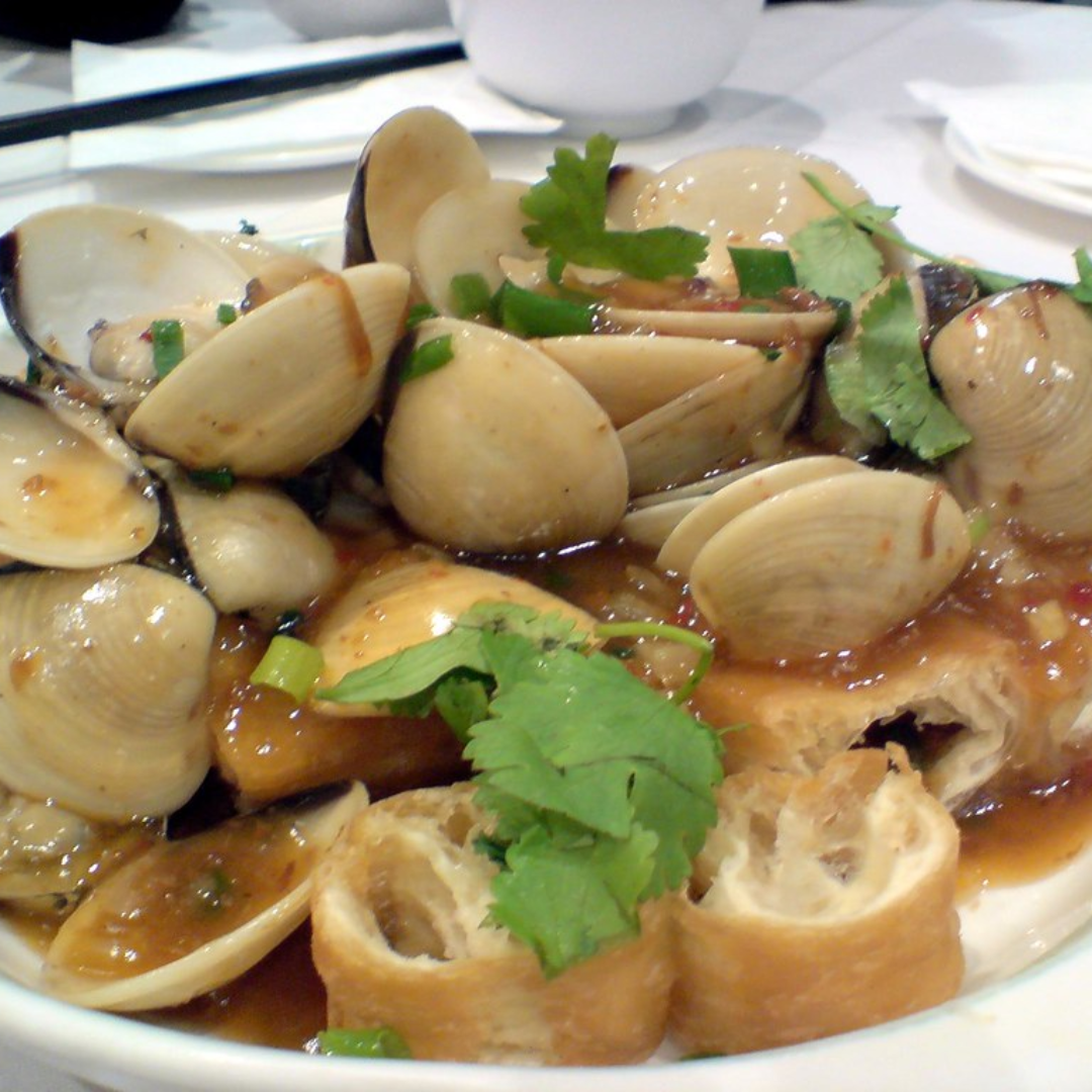 XO 酱PiPi配油条 (Clams in XO Sauce with Fried Dough)