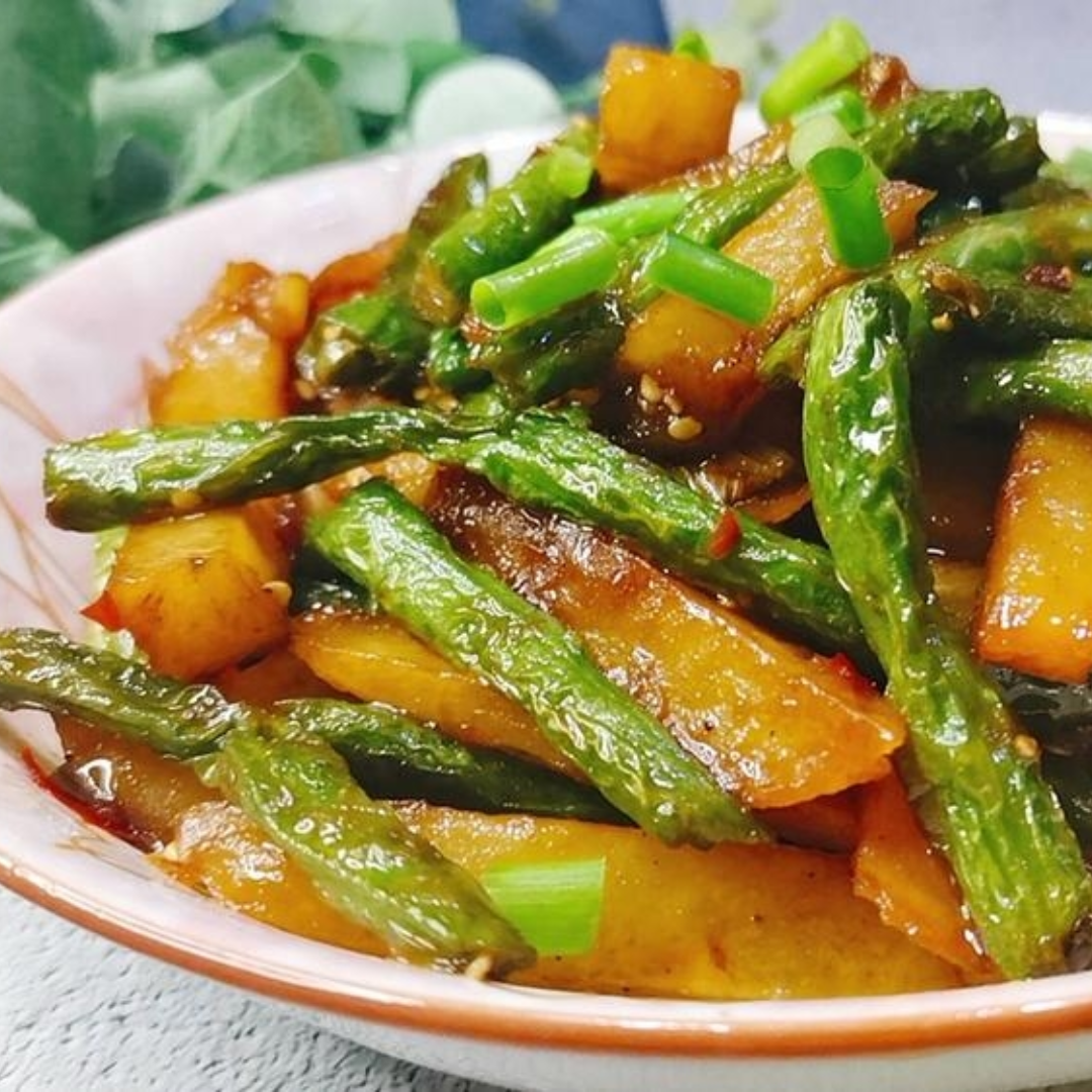 豆角烧土豆 (Braised Potatoes with Green Beans)